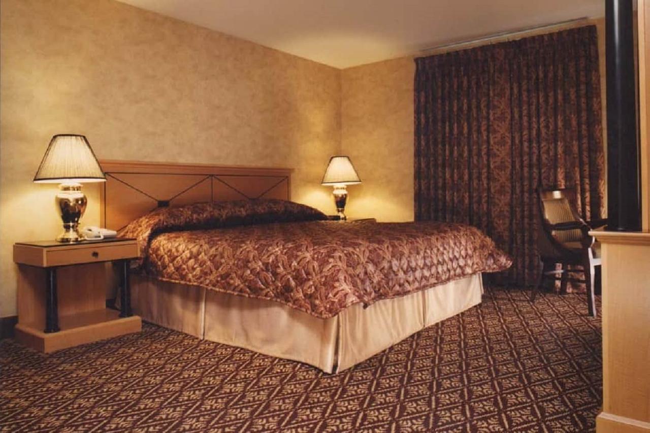 The Bertram Inn & Conf Ctr Trademark Collection By Wyndham Aurora Kültér fotó